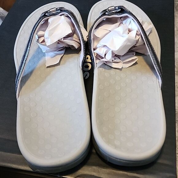 Siluper cute Vionics  Aloe silver Metallic Sandals 👡 size 12 women's NWOT - Picture 2 of 5